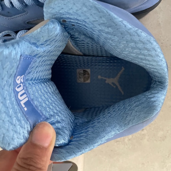 UNC Jordan 5’s Size 9 - Picture 5 of 7